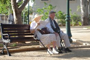 casal idosos clientes de planos de saúde